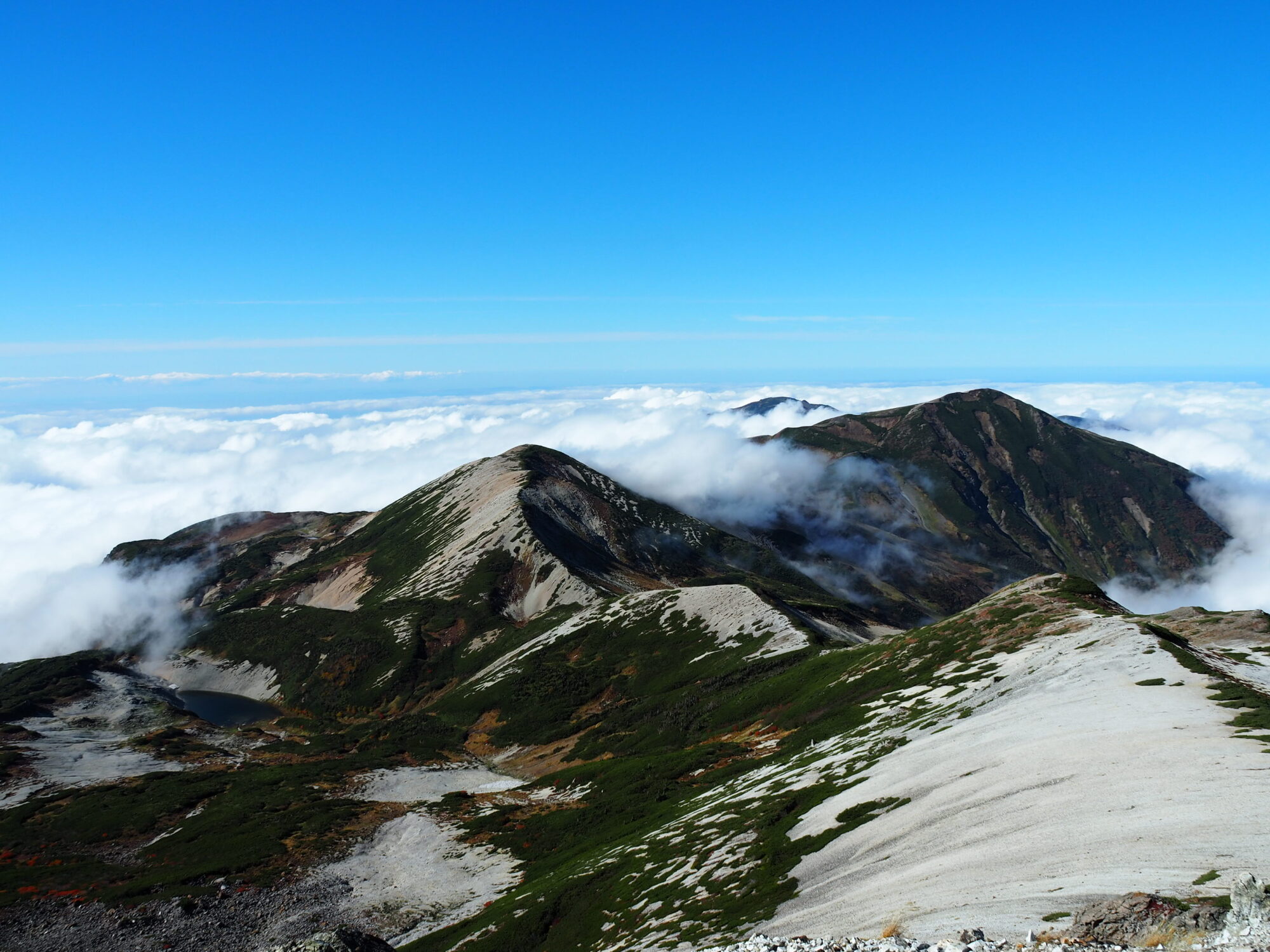 ③鉢ヶ岳と雪倉岳