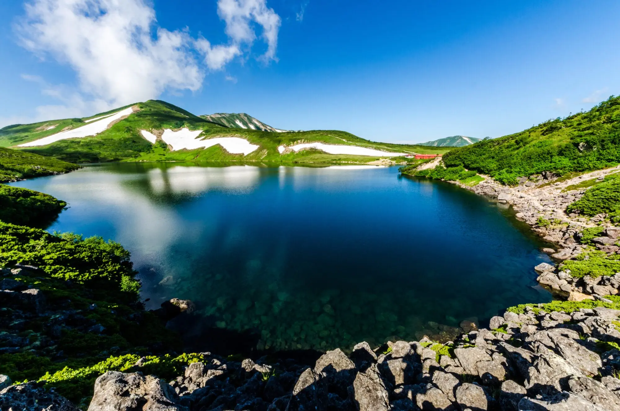 Hakuba Oike Sanso | A mountain hut by the lake in the sky and